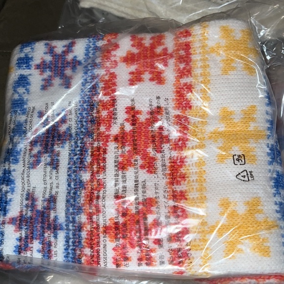 Old Navy Printed Sweater-Knit Scarf For Women, Multi Fair Isle - Picture 3 of 3